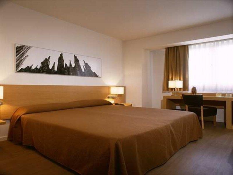 Hotel Sagrada Familia Barcelona Room photo
